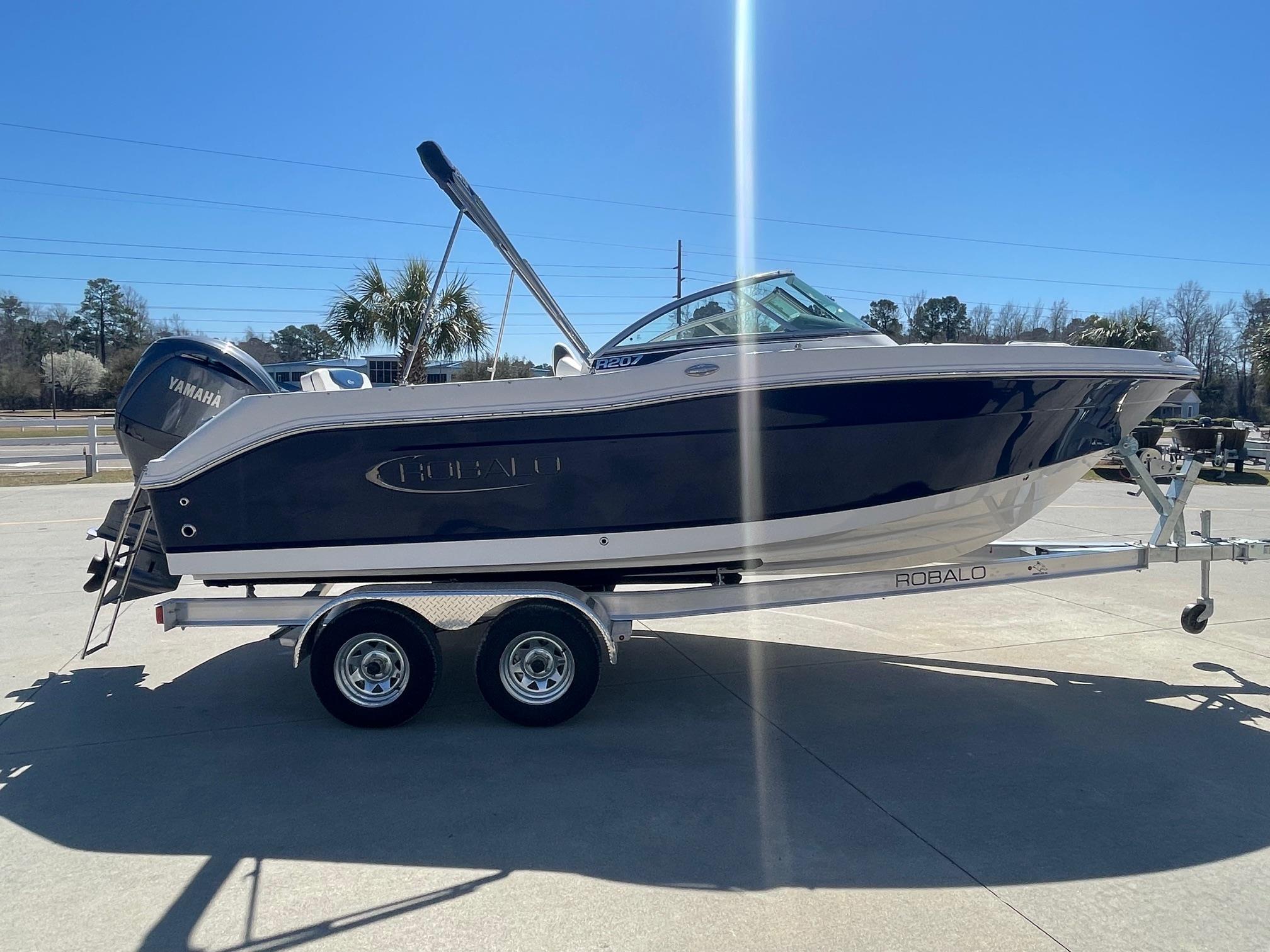 New 2025 Robalo R207 Biscayne Blue Boat for Sale | Anglers Marine