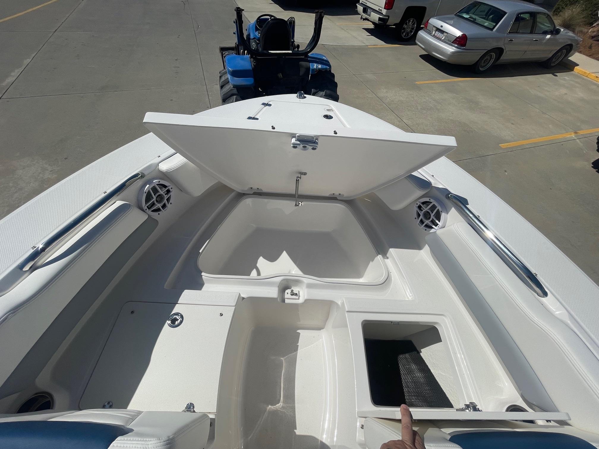 New 2025 Robalo R207 Biscayne Blue Boat for Sale | Anglers Marine