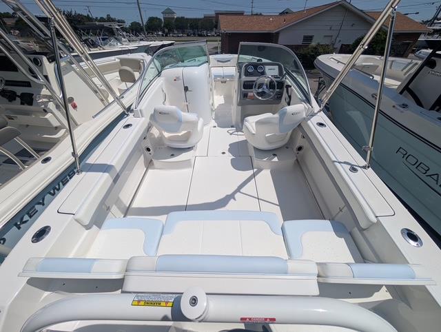 New 2025 Robalo R207 Ice Blue Boat for Sale | Anglers Marine