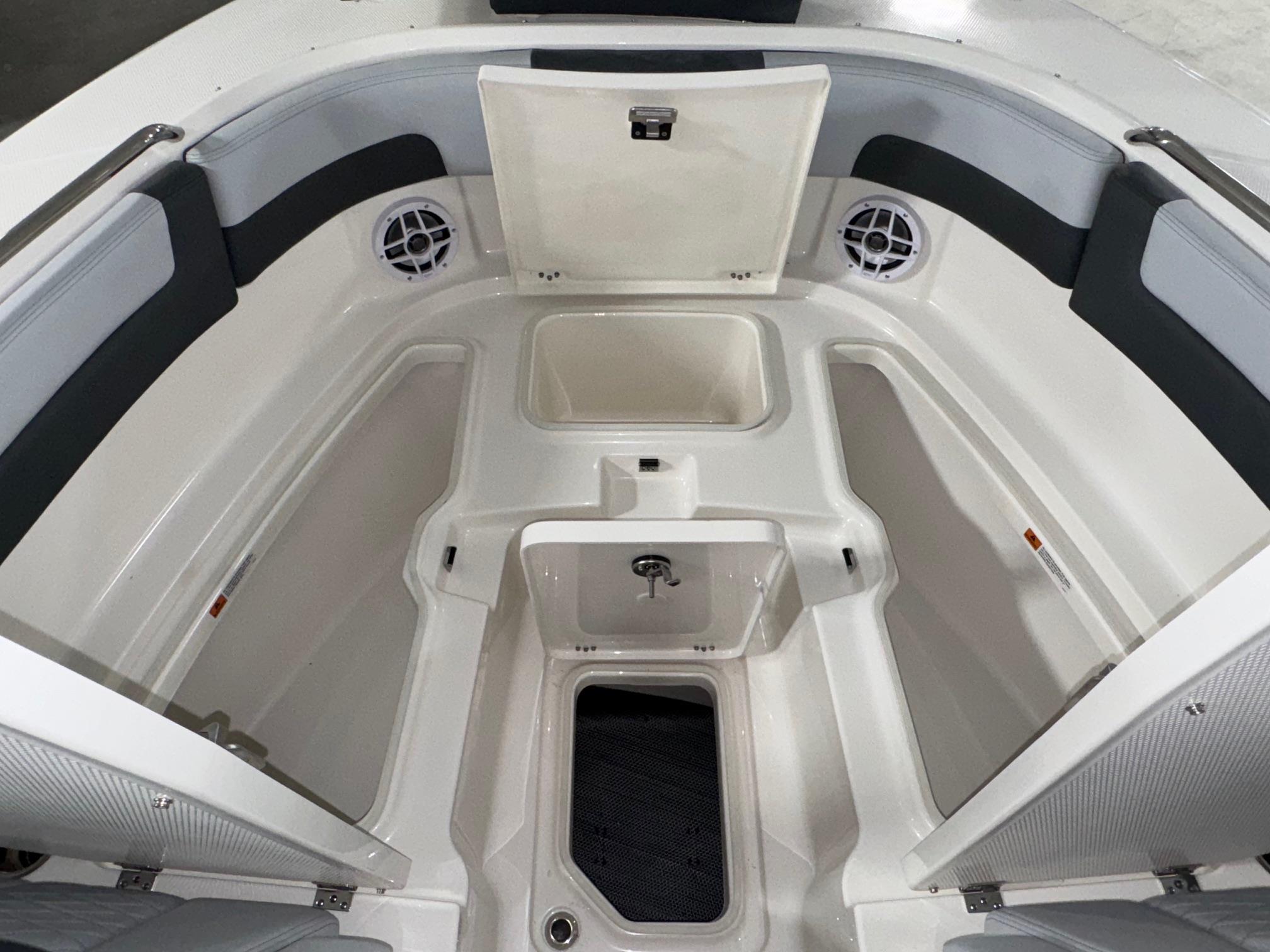 Redifon R257 New 2026 Robalo R257 Alloy Gray/White Boat for Sale | Anglers Marine