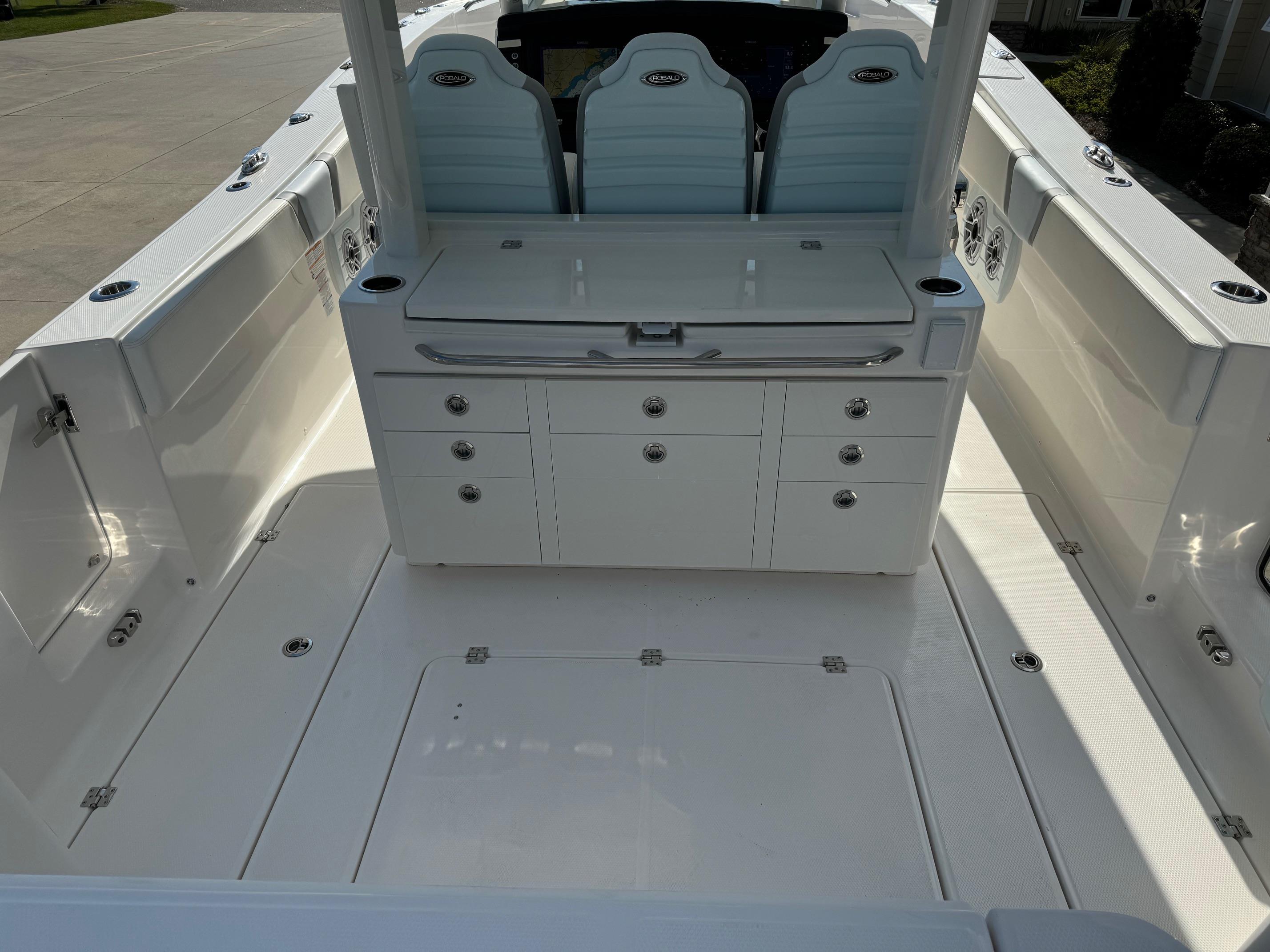 New 2025 Robalo R360 Ice Blue/White Boat for Sale | Anglers Marine