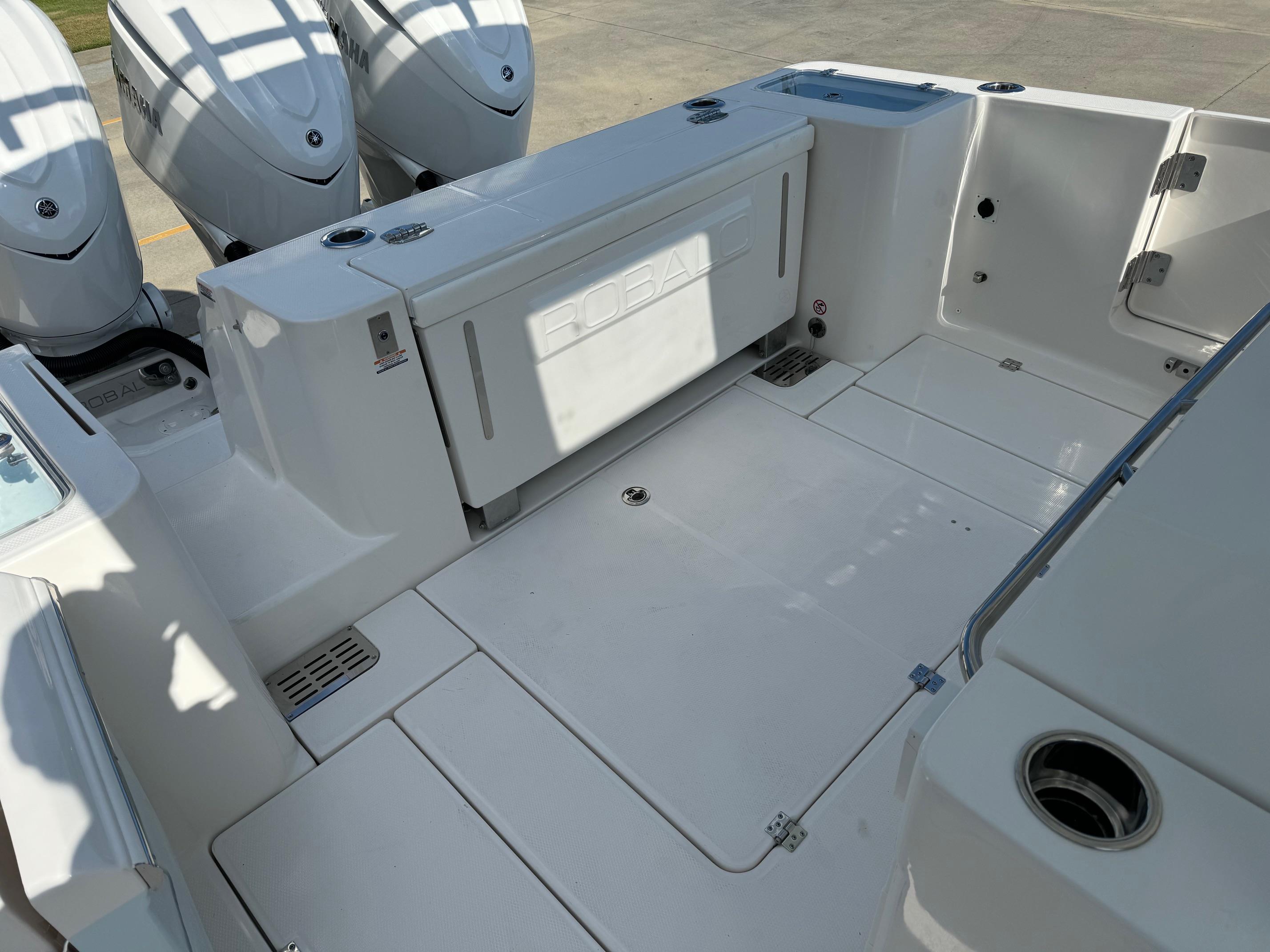 New 2025 Robalo R360 Ice Blue/White Boat for Sale | Anglers Marine