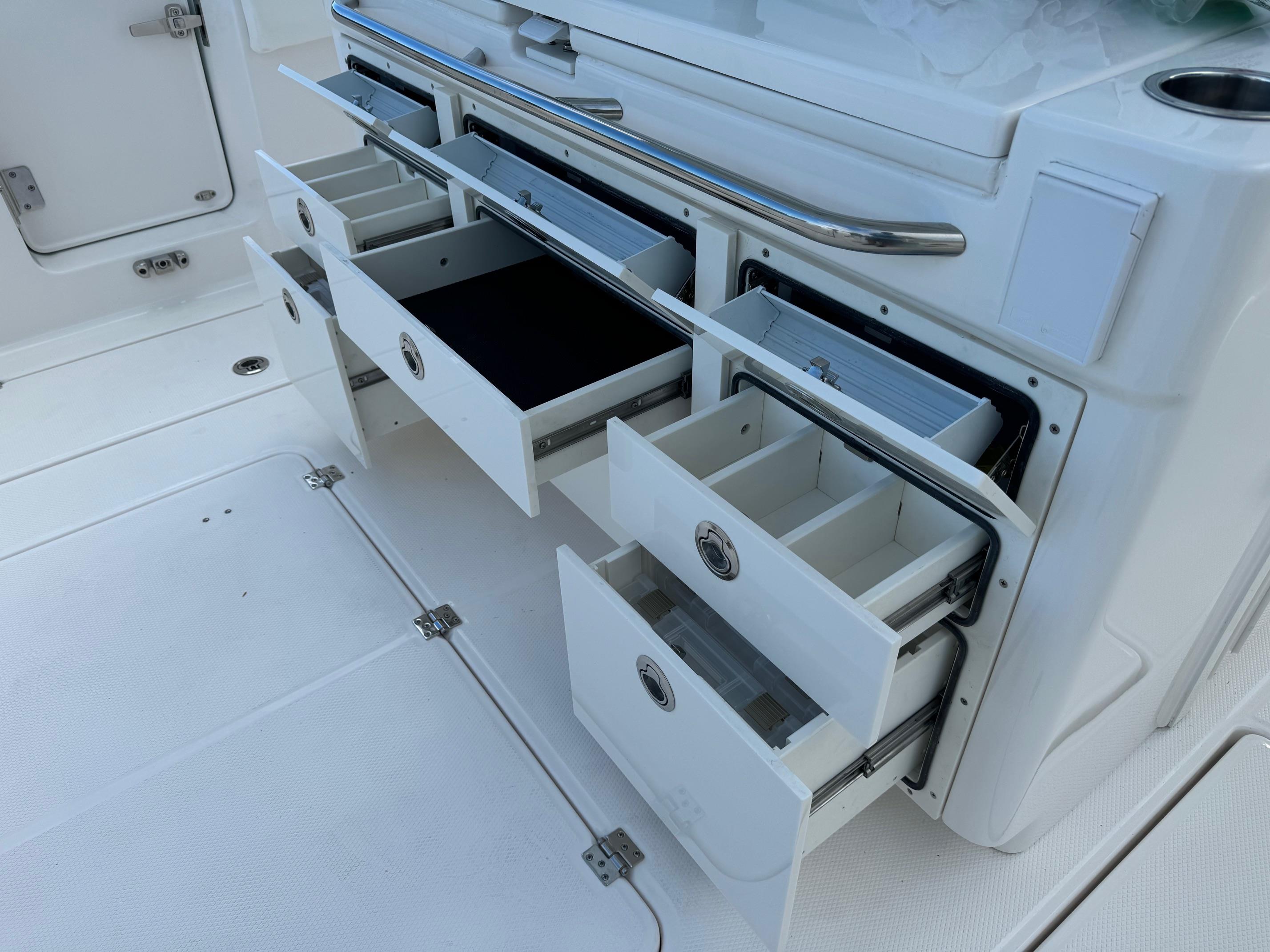 New 2025 Robalo R360 Ice Blue/White Boat for Sale | Anglers Marine