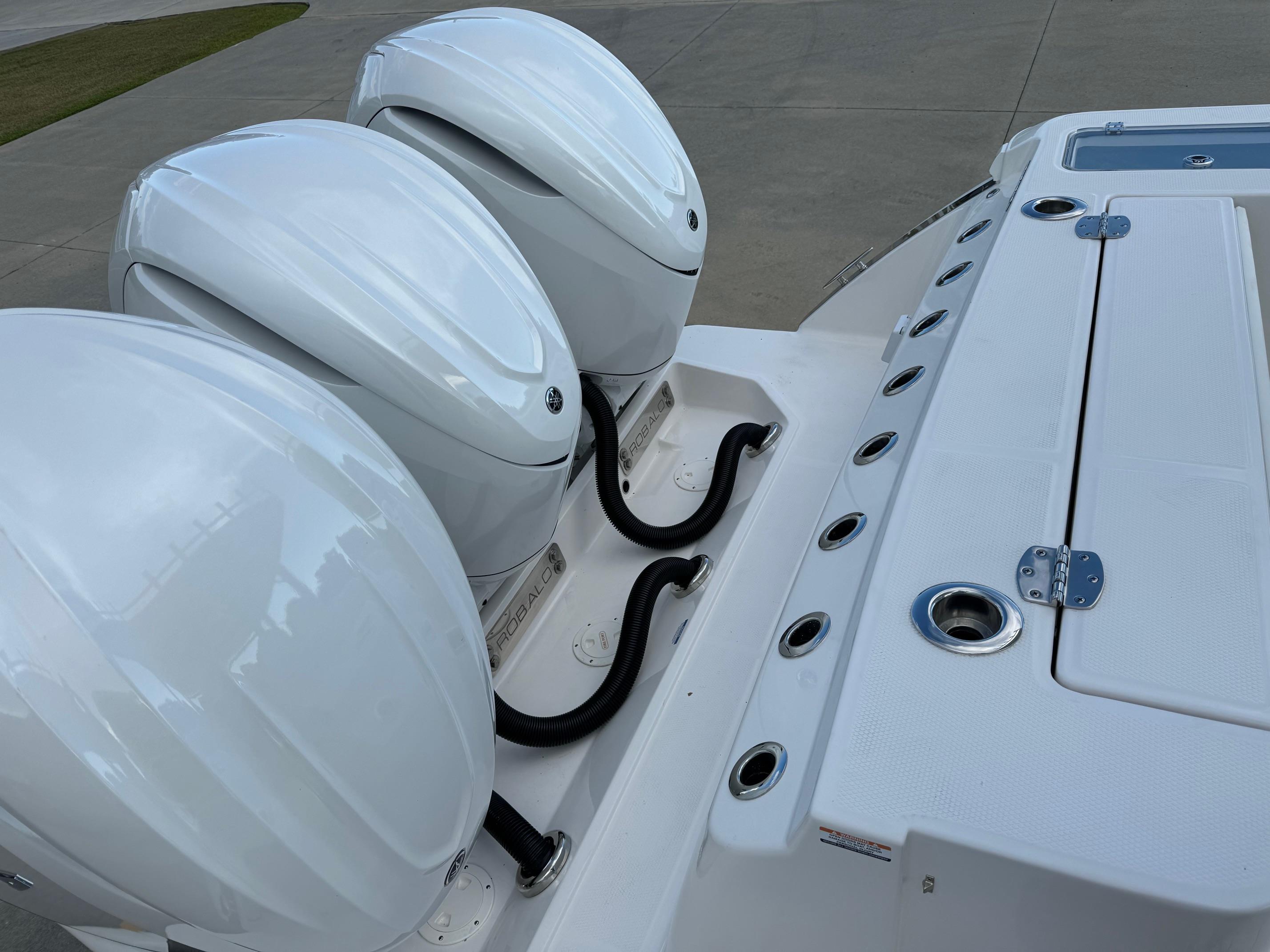 New 2025 Robalo R360 Ice Blue/White Boat for Sale | Anglers Marine