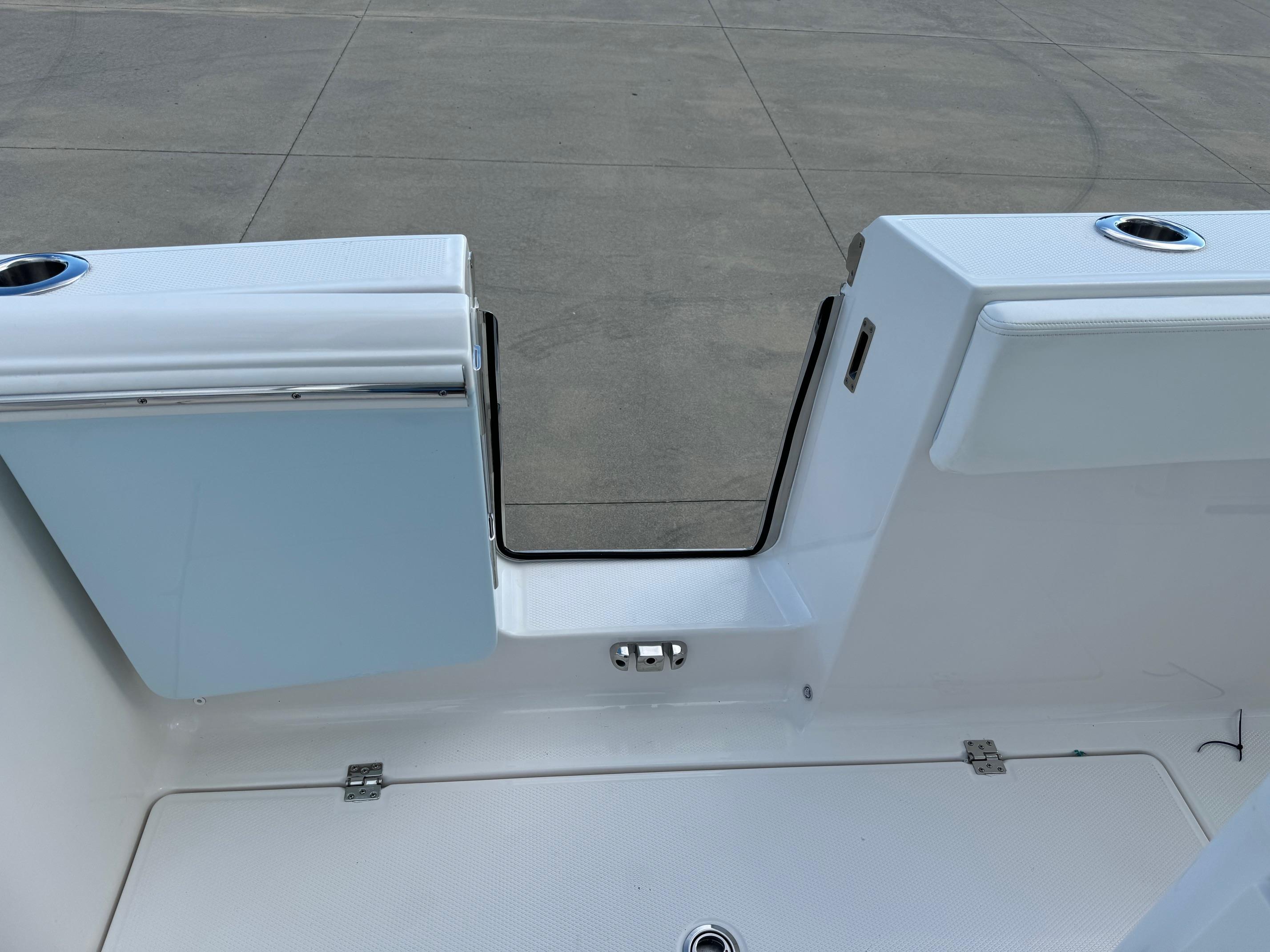 New 2025 Robalo R360 Ice Blue/White Boat for Sale | Anglers Marine