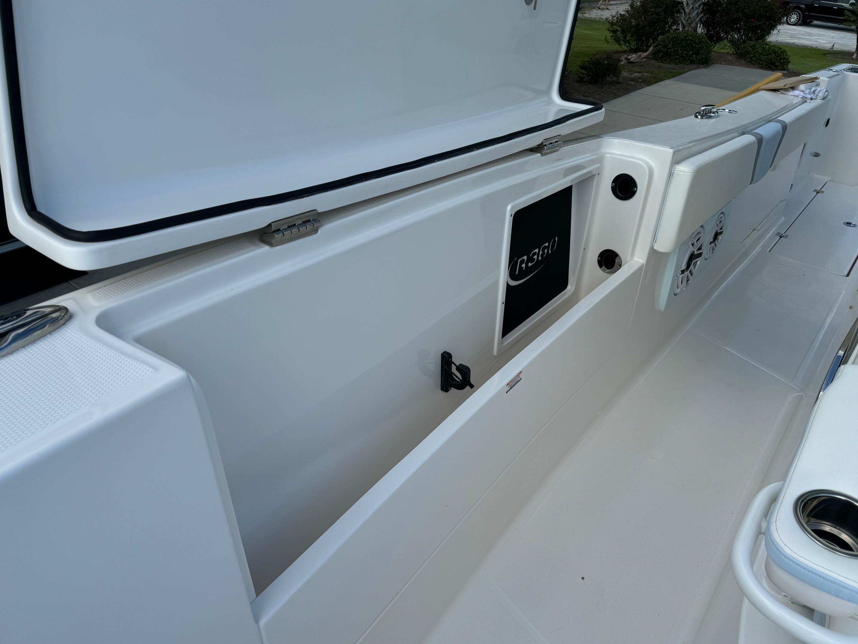 New 2025 Robalo R360 Ice Blue/White Boat for Sale | Anglers Marine